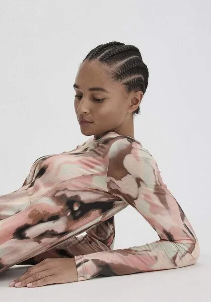 hessnatur hessnatur Print Premium Light Jersey Kleid Midi Slim aus reiner Bio-Baumwolle, Rosenholz, – Produktbild 2 von 4