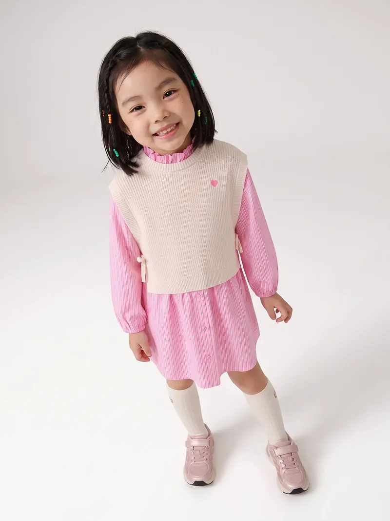 Vertbaudet Vertbaudet 2-in-1-Hemdblusenkleid mit Pullunder Mädchen personalisierbar, Wollweiß, – Produktbild 1 von 3