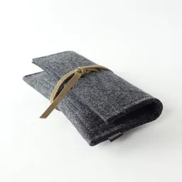 matilda k. manufaktur matilda k. manufaktur Tabaktasche aus Filz mit Lederband 'max' – Produktbild 1 von 1