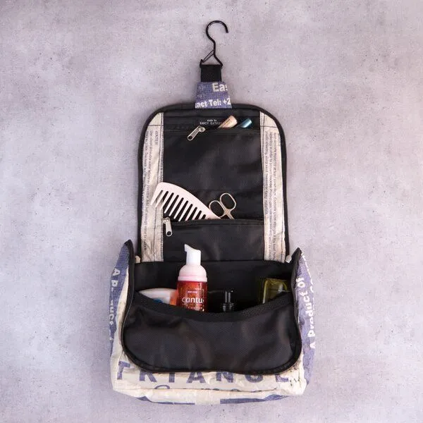 Nyuzi Blackwhite Nyuzi Blackwhite Upcycling Kulturbeutel, Blau triangle cement, – Produktbild 4 von 4
