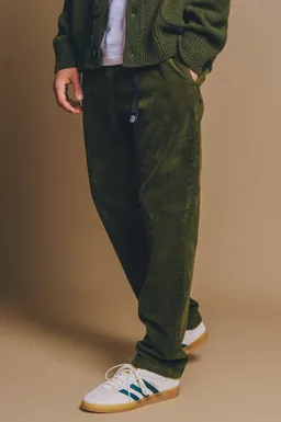 Trendsplant Trendsplant Herren vegan Hose Corduroy Ecodye Climber Dark Olive – Produktbild 1 von 1