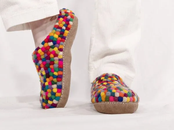 WoolFit WoolFit Barfuß-Hausschuhe „Footprint“ hand-gefilzt, extra weich & flexibel, Mehrfarbig, – Produktbild 3 von 4
