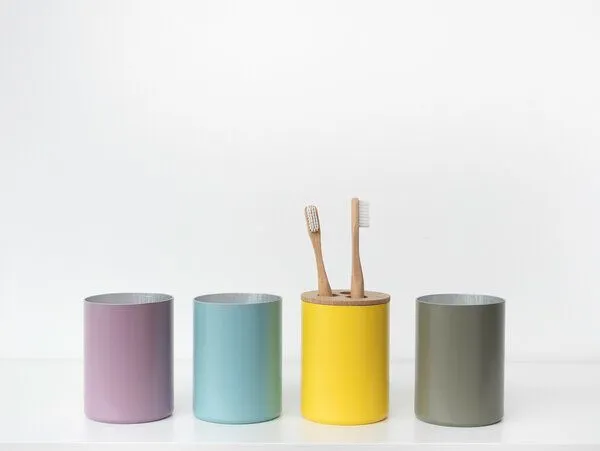 werkvoll by Lena Peter werkvoll by Lena Peter Recycling Feuerlöscher Zahnbürstenhalter FIRE, Rot, – Produktbild 4 von 4