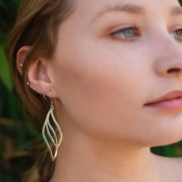 pakilia pakilia Ohrringe Silber Flamme sustainable minimalistisch handmade Fair-Trade – Produktbild 4 von 4