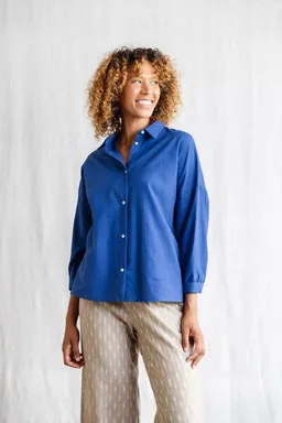Jyoti - Fair Works Jyoti - Fair Works Bio-Baumwoll Bluse Mayank Kobaltblau – Produktbild 1 von 1