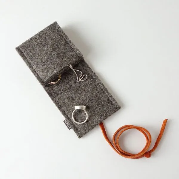 matilda k. manufaktur matilda k. manufaktur Schmuckaufbewahrung 'schmucknest' klein aus Wollfilz braun 'margarete', Braun, – Produktbild 5 von 8