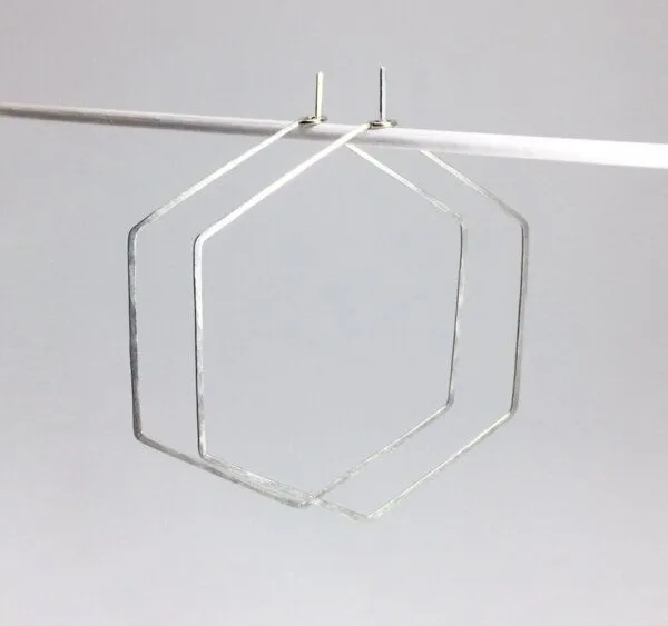 BELLYBIRD Jewellery BELLYBIRD Jewellery CREOLEN - Hexagon, gehämmert, S/M/L, Silber, – Produktbild 4 von 4