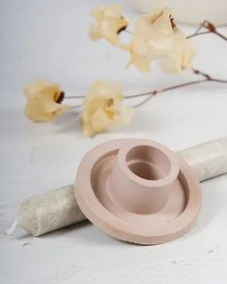 Oh Shanti Oh Shanti Kerzenhalter aus Raysin – Produktbild 1 von 1