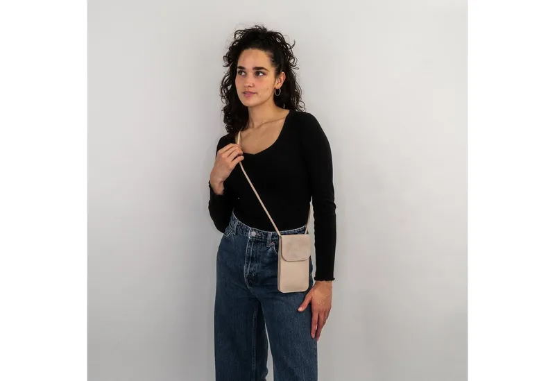 Expatrié Handytasche AMELIE Handytasche zum Umhängen Damen, Verstellbare Länge, Veganes Kunstleder, Beige, – Produktbild 3 von 8