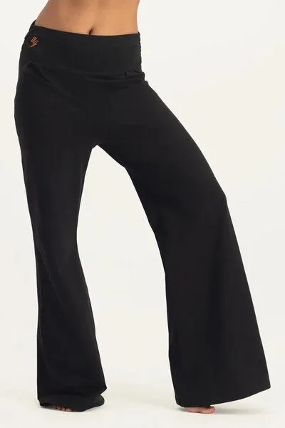 Urban Goddess Urban Goddess Maeve weite Yogahose mit Midwaist, Onyx black (schwarz), – Produktbild 1 von 4