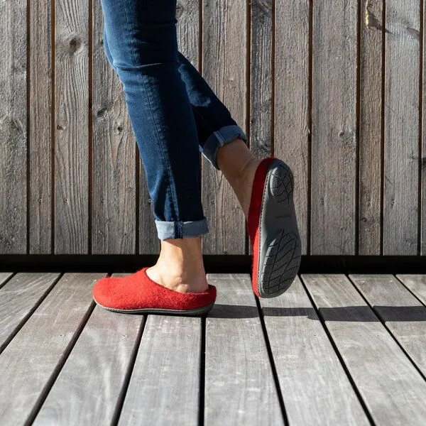 Magicfelt Magicfelt Filz-Hausschuh 736 aus 100% Merino-Wolle Pantoffel für Damen & Herren mit Gummi-Sohle, Mittel-rot, – Produktbild 2 von 4