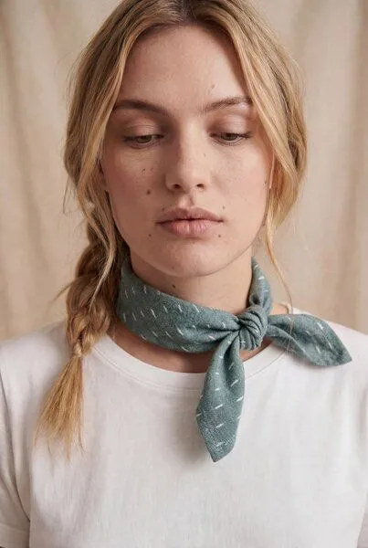 Jyoti - Fair Works Jyoti - Fair Works Bio-Baumwoll Bandana Dupatti, Ikat-salbei, – Produktbild 2 von 4