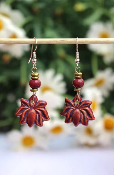 Schönes aus Indochina Schönes aus Indochina Schmuck Ohrringe aus Keramik Lotus, Blume und Fächer, Rot, – Produktbild 2 von 3