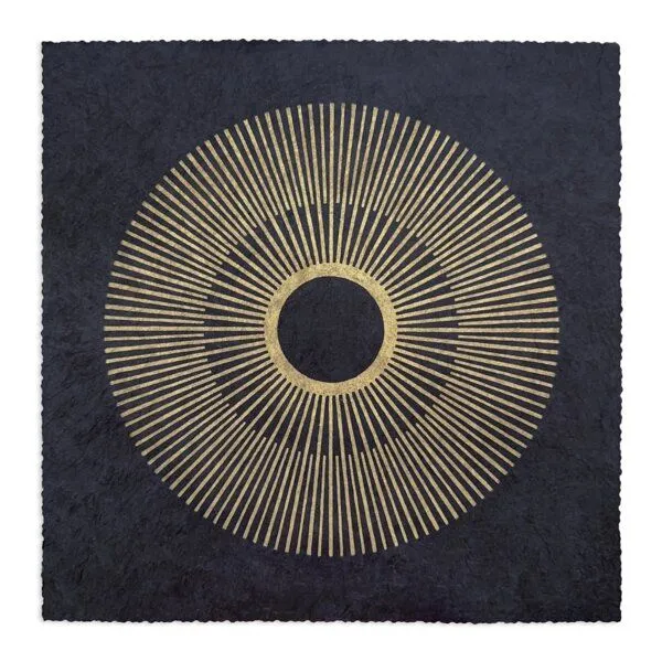Veskor Cassiopeia Veskor Cassiopeia CENTRAL SUN INVERTED Sonnen Linoldruck | 22 × 22 cm | Gold auf Schwarz – Produktbild 1 von 4