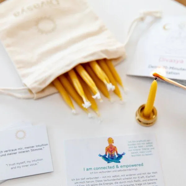 Divasya Divasya Geschenkset | 20-Minuten-Kerzen für Meditation & Achtsamkeit | I am connected & empowered – Produktbild 1 von 4