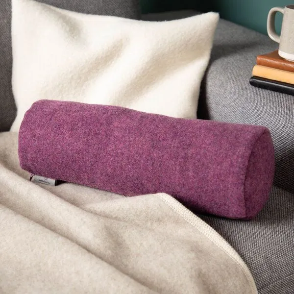 nahtur-design nahtur-design Nackenrolle aus Flauschloden mit Naturfüllung, Beere, – Produktbild 3 von 5
