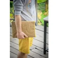BY COPALA BY COPALA Nachhaltige Kraftpapier-Laptoptasche 15–16 Zoll | Waschbare vegane Hülle mit gelbem Zipper – Gefüttertes Laptop Sleeve für MacBook Pro/Air, Lenovo, HP : Lederoptik – Produktbild 1 von 1