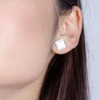 ALEXASCHA ALEXASCHA Minimalistische Ohrstecker, klein, aus Glas | PUREFORM, Schneeweiss, – Produktbild 1 von 1