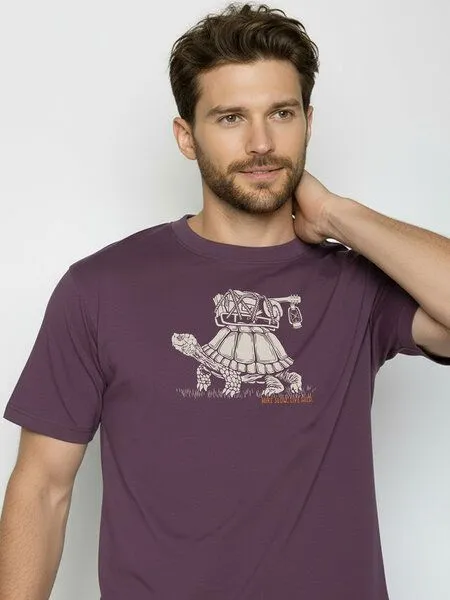 GreenBomb GREENBOMB Turtle Walk Fusion - Lässiges Oversize-T-Shirt aus Bio-Baumwolle / hochwertiger Print / GOTS / Fair & Vegan, Lila (berry bark), – Produktbild 2 von 4