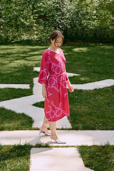 Sophia Schneider-Esleben Sophia Schneider-Esleben Kleid Yoko - Damenkleid aus Bio-Baumwolle, Rot-lila, – Produktbild 1 von 3