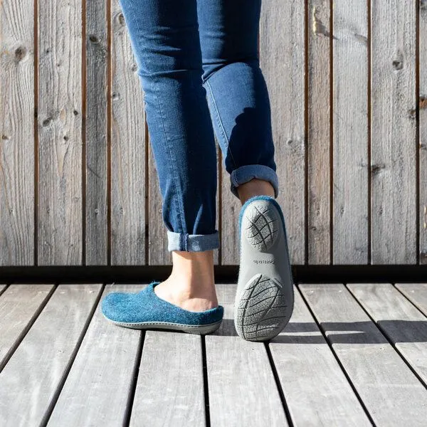 Magicfelt Magicfelt Filz-Hausschuh 736 aus 100% Merino-Wolle Pantoffel für Damen & Herren mit Gummi-Sohle, Dark blue washed, – Produktbild 2 von 4