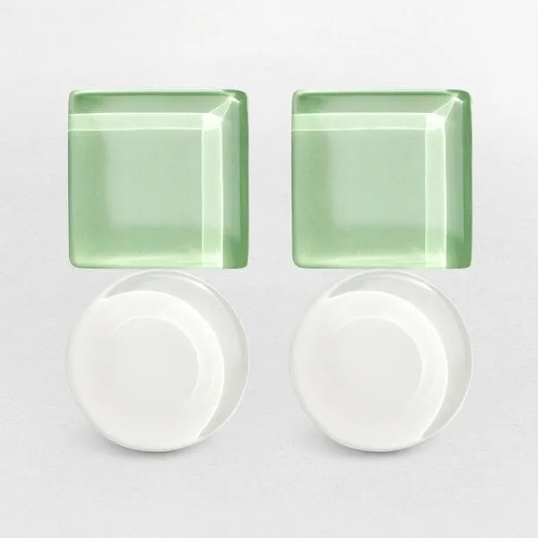 ALEXASCHA ALEXASCHA Geometrische Statement Ohrringe aus Glas | Bauhaus Design | 16 Farbkombinationen, Grün & weiß, – Produktbild 1 von 4