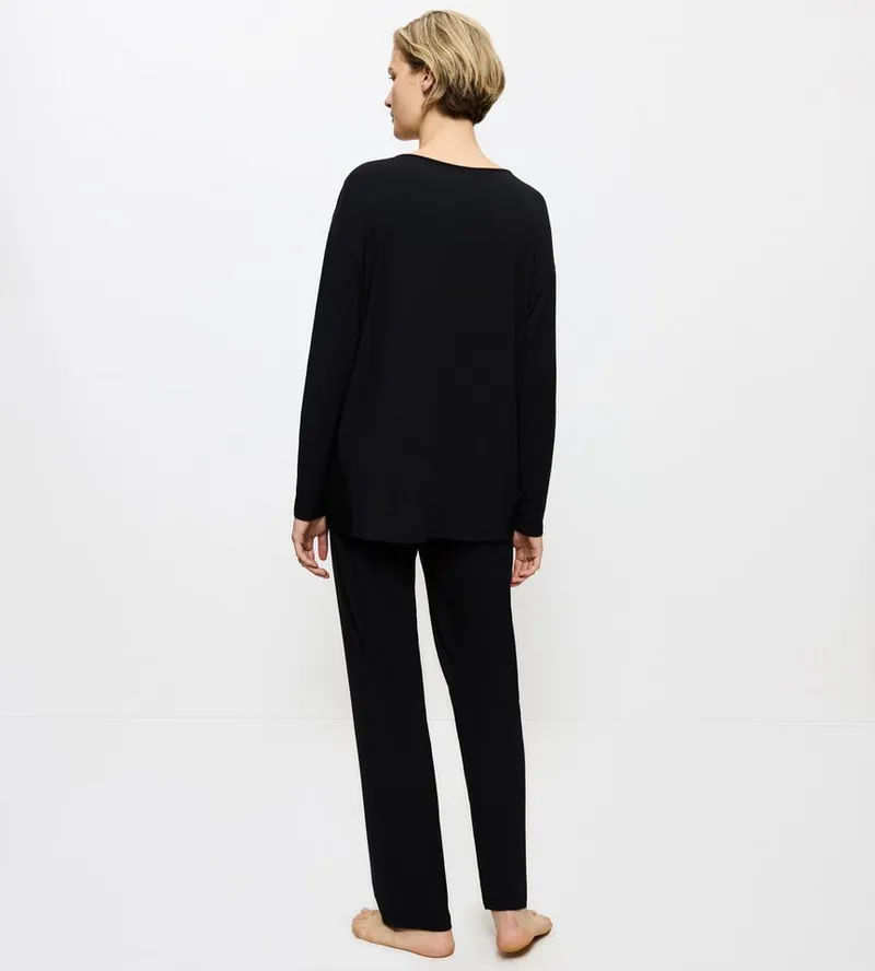 Triumph Triumph Pyjama Timeless Sensuality PK LSL (2 tlg) atumgsaktiv und weich, Schwarz, – Produktbild 3 von 5