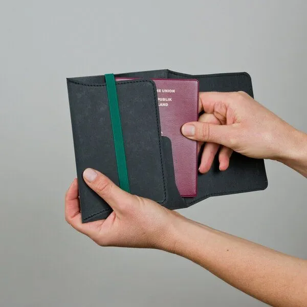 ANDERS & KOMISCH ANDERS & KOMISCH Reiseetui für Reisepass, nachhaltig aus Papier, Schwarz, – Produktbild 5 von 6