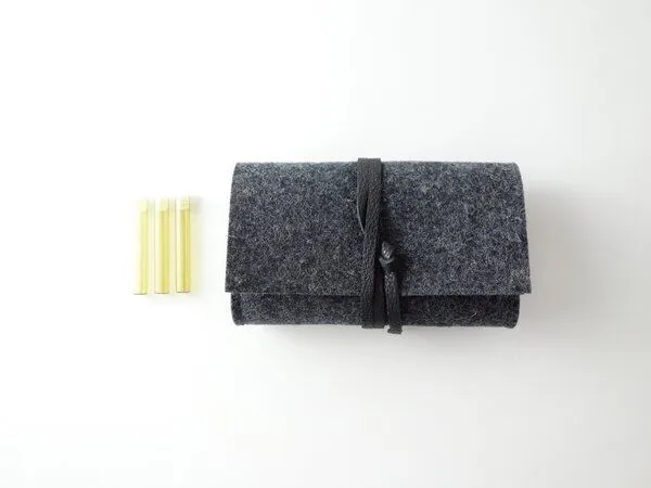 matilda k. manufaktur matilda k. manufaktur Taschenapotheke für homöopathische Globuli aus Filz mit 24 leeren Gläschen 'samuel', Anthrazit, – Produktbild 7 von 8