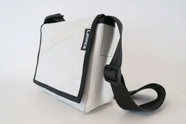 Leonca Leonca Tasche aus recyceltem Segel in 5 Größen – Produktbild 6 von 8