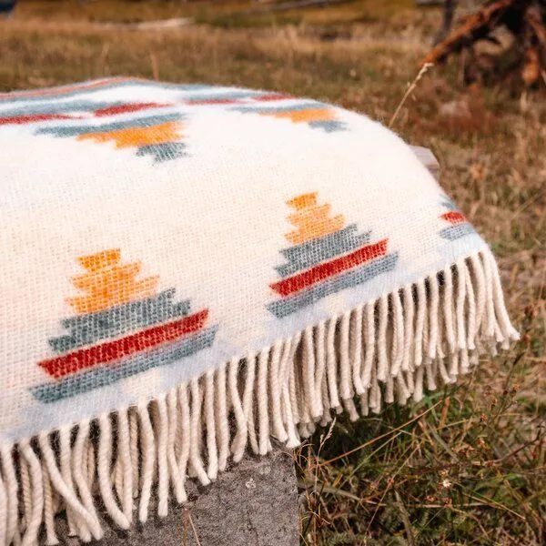 Steppenwolle Steppenwolle Kuscheldecke aus Schurwolle 100% mulesingfrei, Rot, – Produktbild 5 von 5