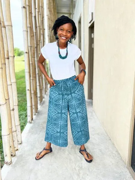 Global Mamas Global Mamas Bio Hose Crop - WIDE LEG SUMMER, Radiance (teal), – Produktbild 1 von 3