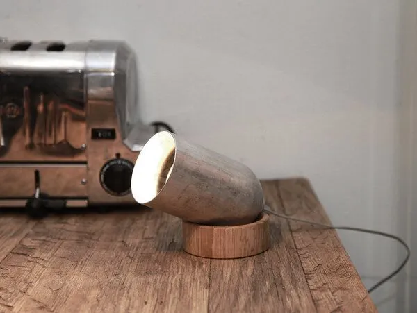 werkvoll by Lena Peter werkvoll by Lena Peter Upcycling Bodenleuchte FIRELIGHT - recycelte Feuerlöscher, Silber, – Produktbild 1 von 4