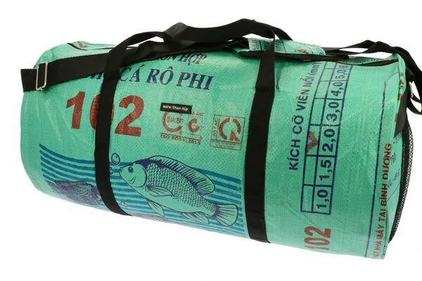 MoreThanHip MoreThanHip Wochenend- oder Sporttasche 40L aus recycelten Zement-oder Tierfuttersäcken - Jumbo, Grün - fisch, – Produktbild 3 von 4