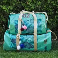 REFISHED fair fashion REFISHED fair fashion Tasche 'SPORTY BAG' - upcycelte Fischfuttersäcke, #fish moosgrün, – Produktbild 1 von 2