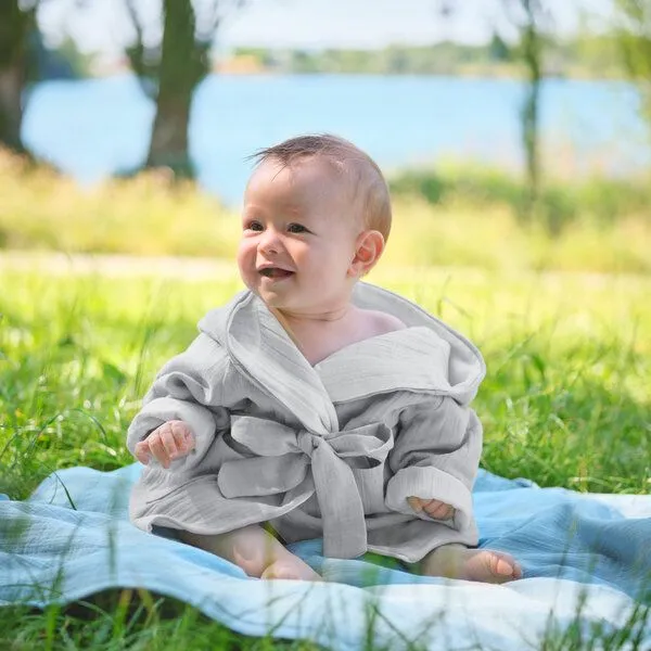Mababu Mababu Bademantel Kinder mit Kapuze | 100% GOTS Bio-Baumwolle mit 2 Taschen und Gürtel | 1-6 Jahre | 4 Farben | Baby Bademantel, Ecru - grey, – Produktbild 1 von 4