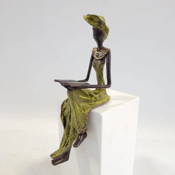 Moogoo Creative Africa Moogoo Creative Africa Bronze-Skulptur "Lesende Frau" by Hamed Nikiema 28 cm | Unikate | verschiedene Farben, Grün, – Produktbild 4 von 4