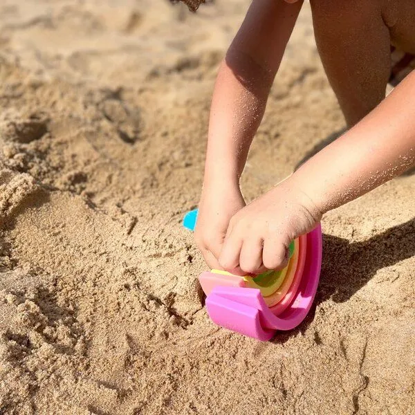 PETIKIDS PETIKIDS Montessori-Lernspielzeug: Stapelbarer Regenbogen in Neonfarben – Produktbild 4 von 4