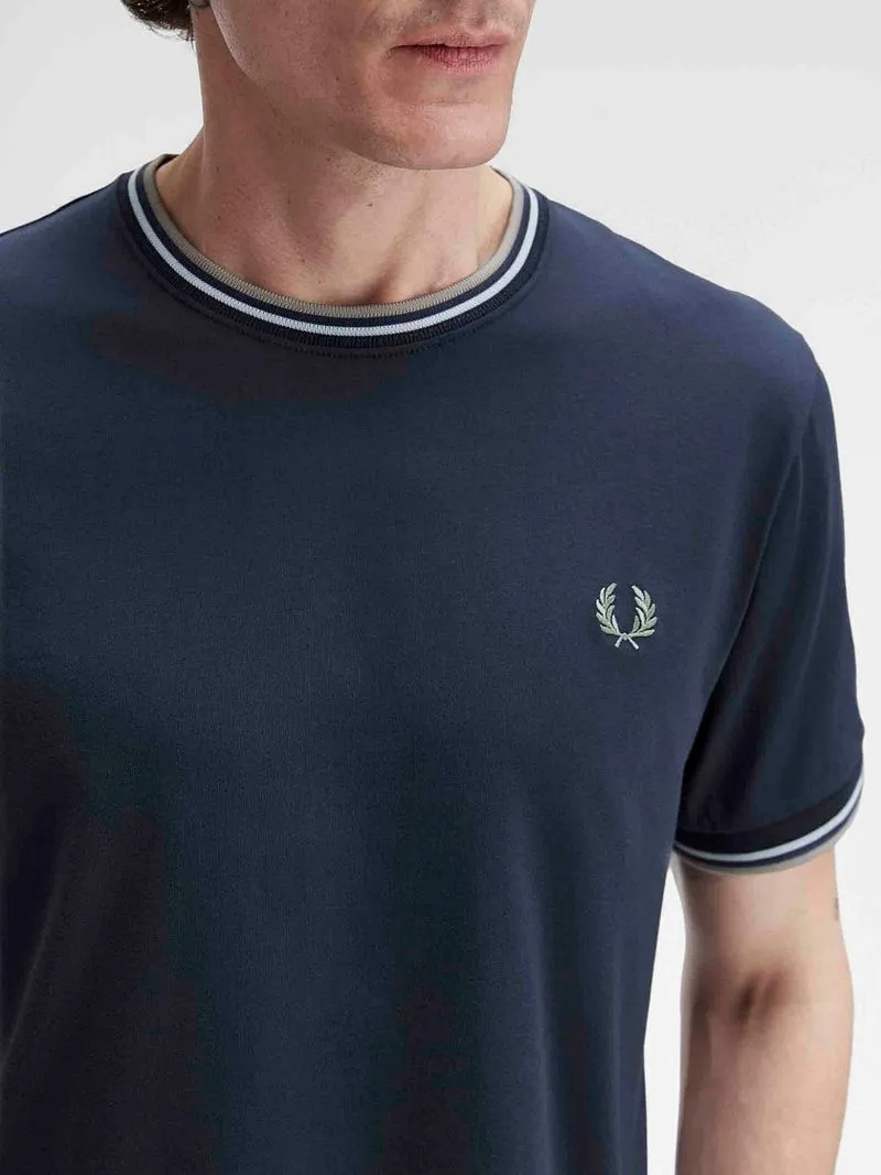 Fred Perry Fred Perry Twin Tipped T-Shirt Marine Z47 - Größe M, Blau, – Produktbild 2 von 5