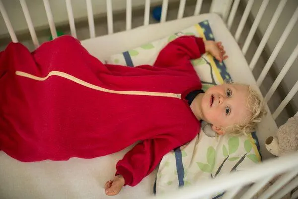 Reiff Reiff Plüschschlafsack mit Arm, Ozean, – Produktbild 3 von 4