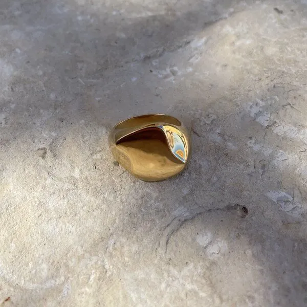 noemvri fashion label noemvri fashion label asymmetrischer Siegelring, Gold, – Produktbild 1 von 4