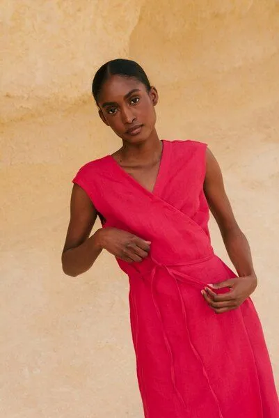 AmourLinen AmourLinen Wickelkleid aus Leinen AURORA, Viva magenta, – Produktbild 3 von 4