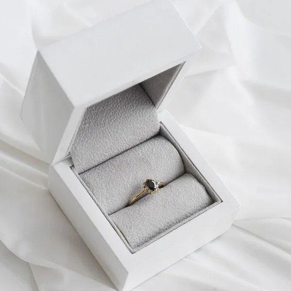 Eppi Eppi Verlobungsring mit schwarzem Marquise Diamanten Mya, Weiss, – Produktbild 4 von 4