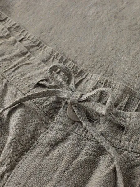 KnowledgeCotton Apparel KnowledgeCotton Apparel Leinenshorts - Loose linen shorts - VEGAN - aus Bio-Leinen, Grün (twill yarndyed), – Produktbild 2 von 2