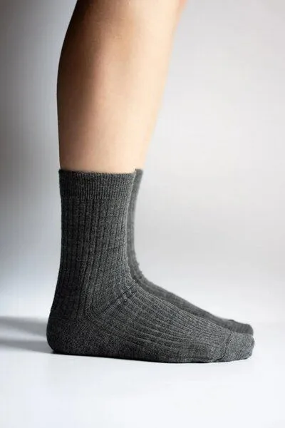 Kopyto Kopyto NORKI RWS – Gerippte Merino-Socken aus RWS-Merinowolle – Nachhaltig & zeitlos, Dunkelgrau, – Produktbild 1 von 4