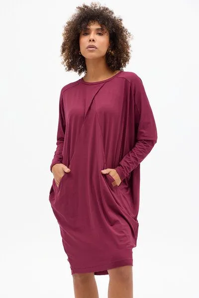 KOKOworld KOKOworld Kleid Toa – aus weicher Viskose – mit Bootsausschnitt und praktischen Taschen – Fair produziert in Polen, Wine (weinrot), – Produktbild 4 von 4