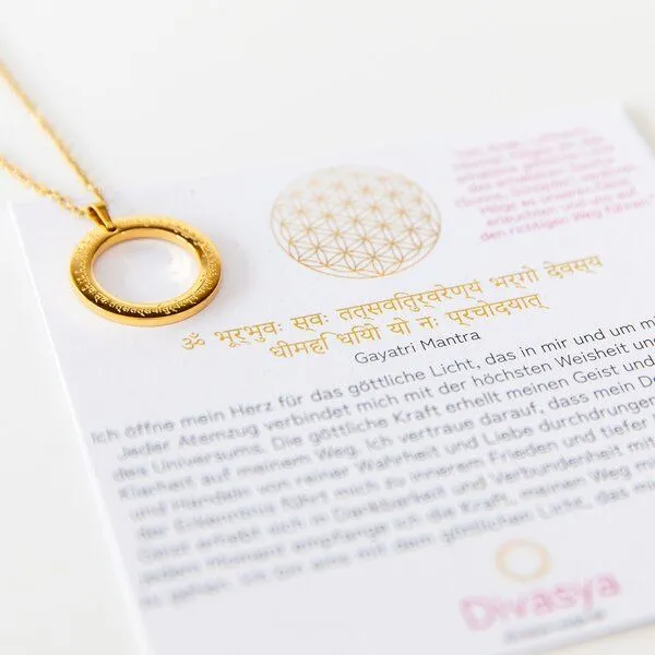 Divasya Divasya Mantra Halskette vergoldet Gayatri Mantra im Sanskrit – Produktbild 4 von 4