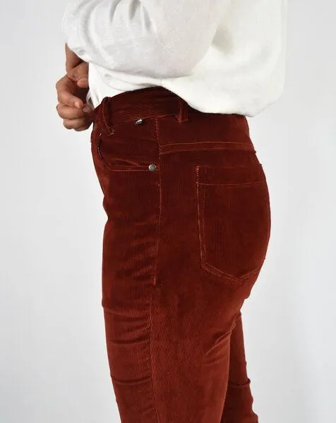 Aatise Ziegelrote nachhaltige Cordhose Zaude von Aatise, Rot, – Produktbild 3 von 4