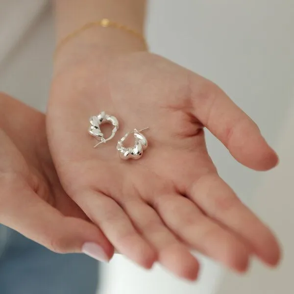 BELLYBIRD Jewellery BELLYBIRD Jewellery CREOLEN - Kreis, gewellte Form, glänzende Oberfläche, Silber vergoldet, – Produktbild 4 von 4