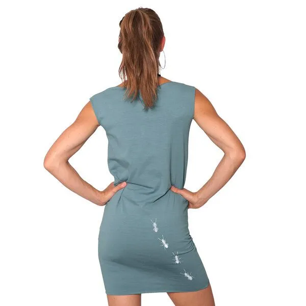 HANDGEDRUCKT HANDGEDRUCKT "Ameisen" Bio-Kleidchen, Taubenblau, – Produktbild 2 von 3